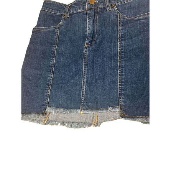Forever 21 Women's Blue Denim Mini Skirt S Raw Frayed Hem Casual - Picture 3 of 7